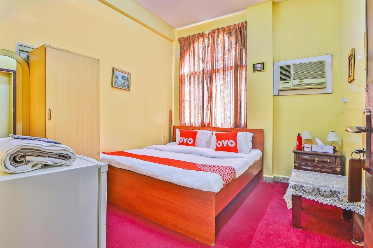 Oyo 393 Al Wehda Hotel Дубай Екстериор снимка