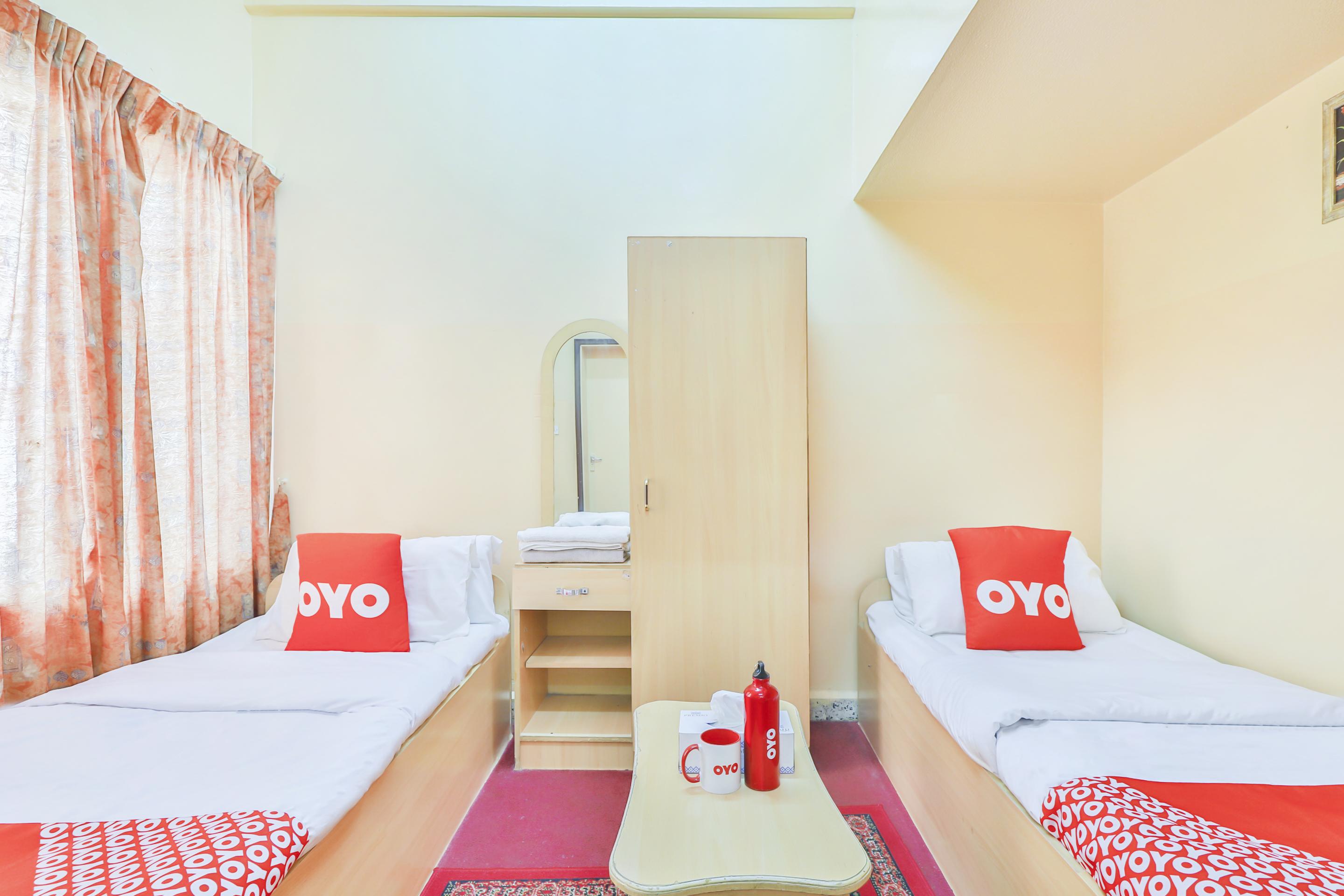 Oyo 393 Al Wehda Hotel Дубай Екстериор снимка