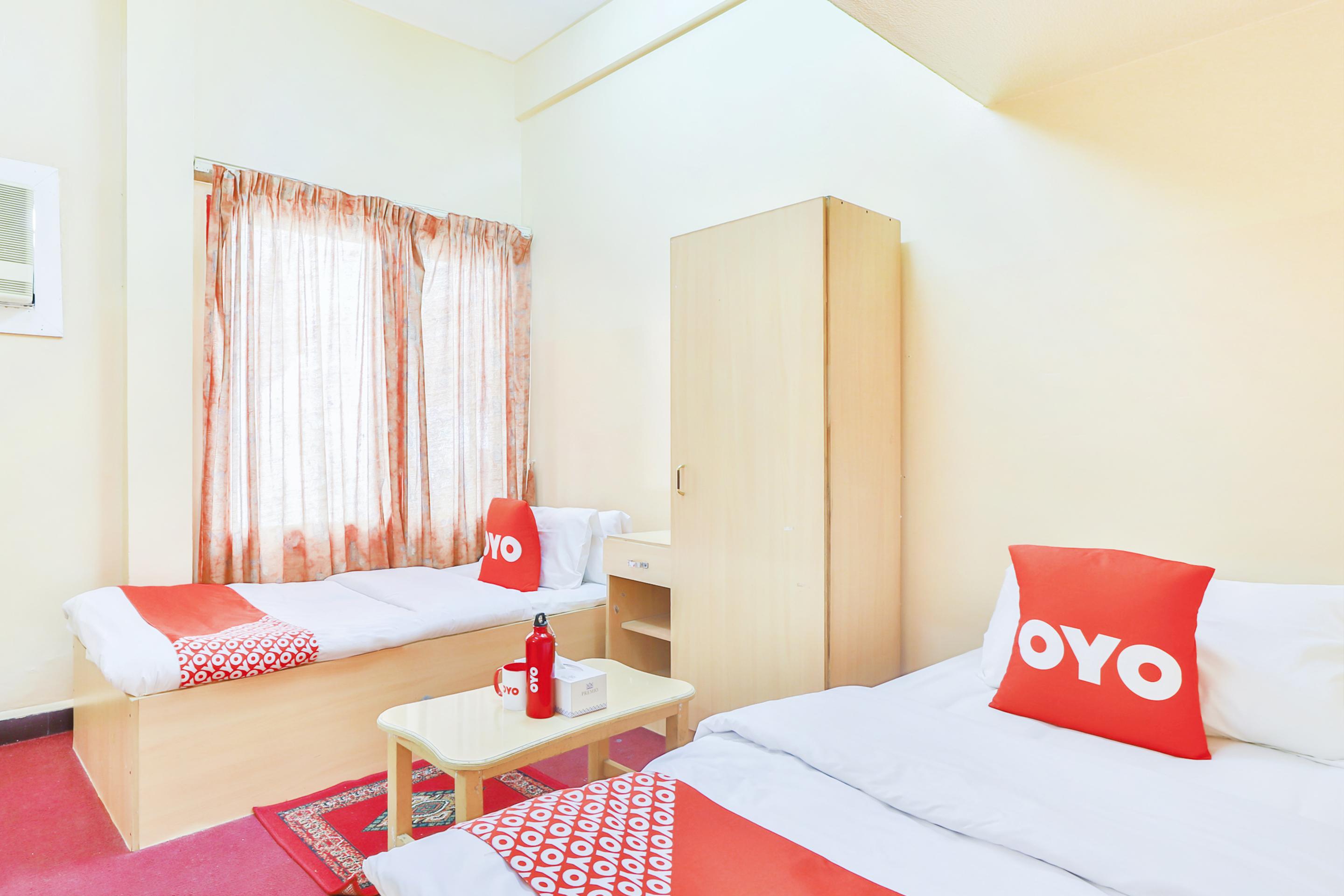 Oyo 393 Al Wehda Hotel Дубай Екстериор снимка