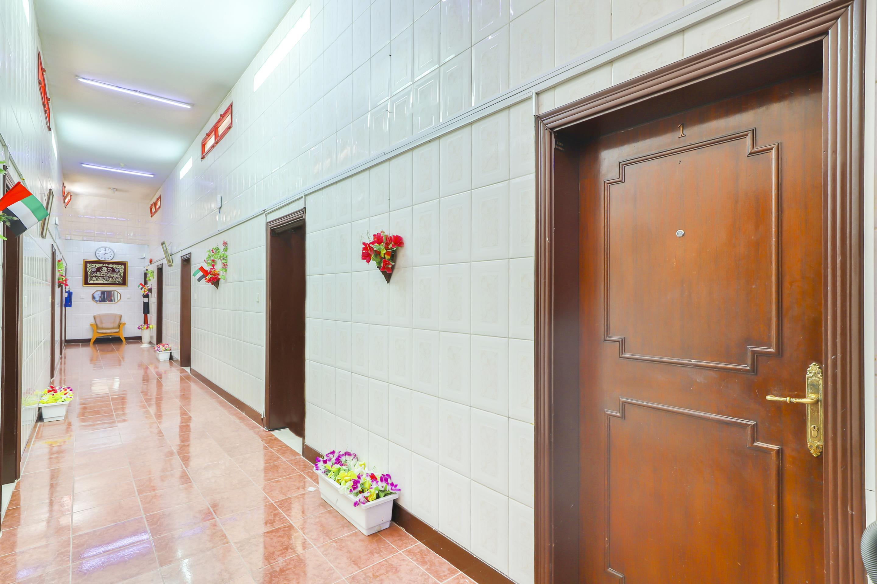 Oyo 393 Al Wehda Hotel Дубай Екстериор снимка